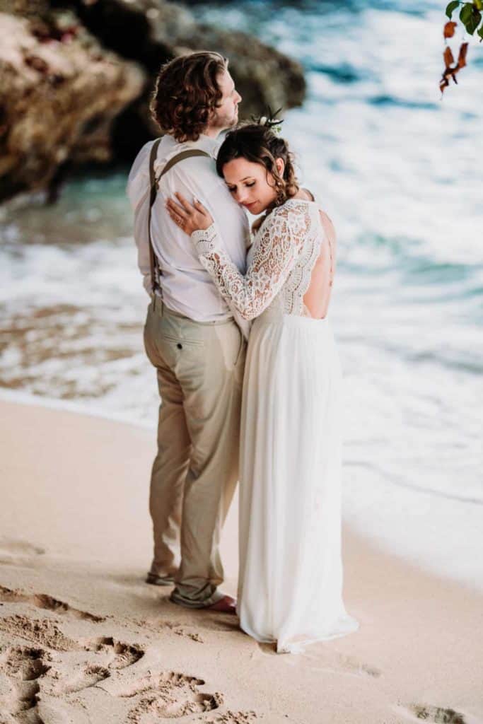 wedding couple on the beach in Jamaica